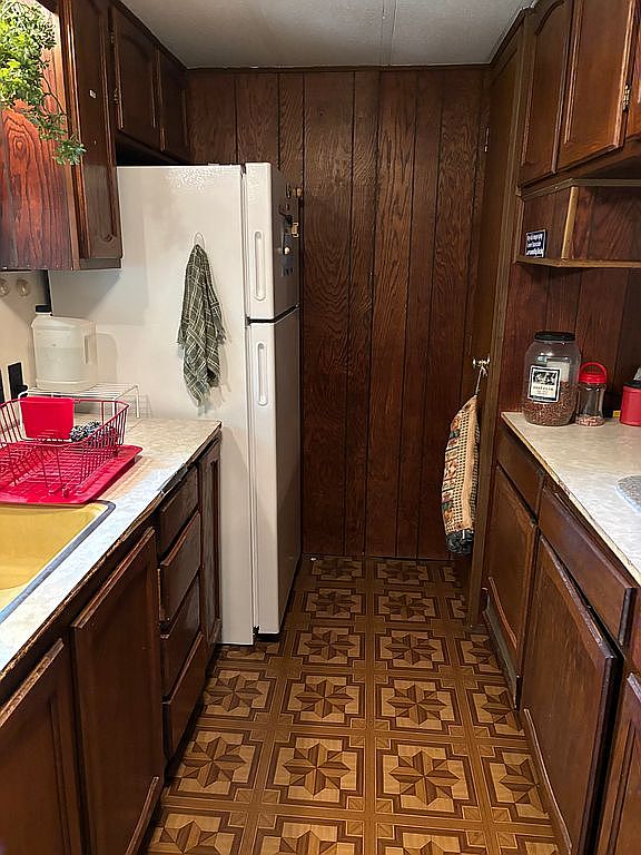 Additional photo 3 of property located at 9704 Louise St